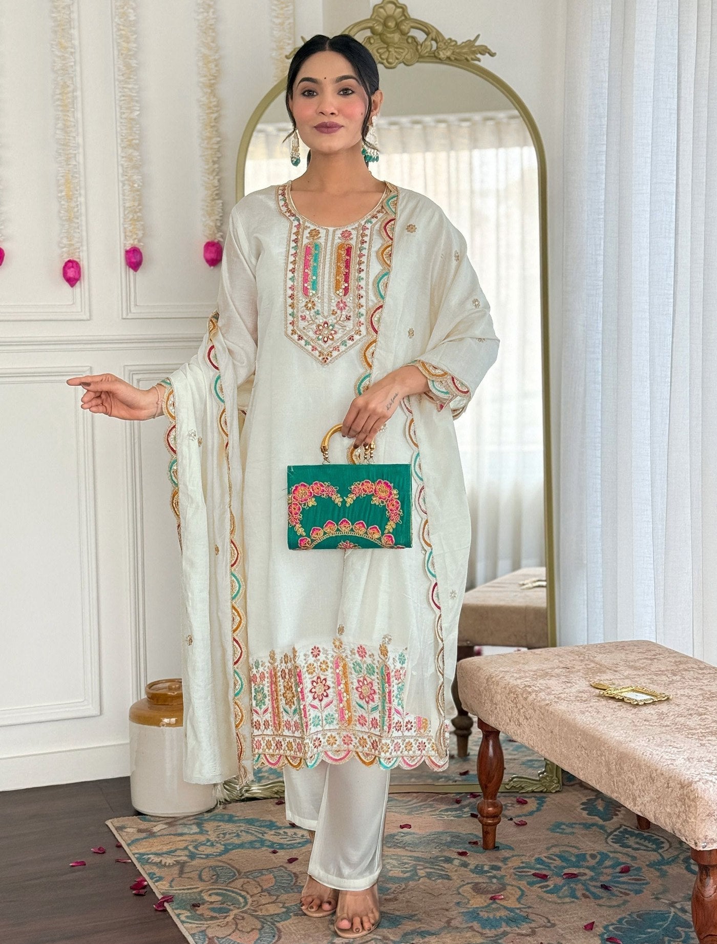 Women Floral Print Kurta with Trousers & With Dupatta