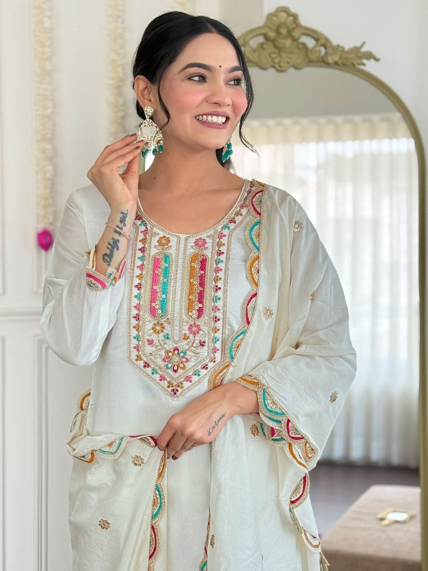 Women Floral Print Kurta with Trousers & With Dupatta
