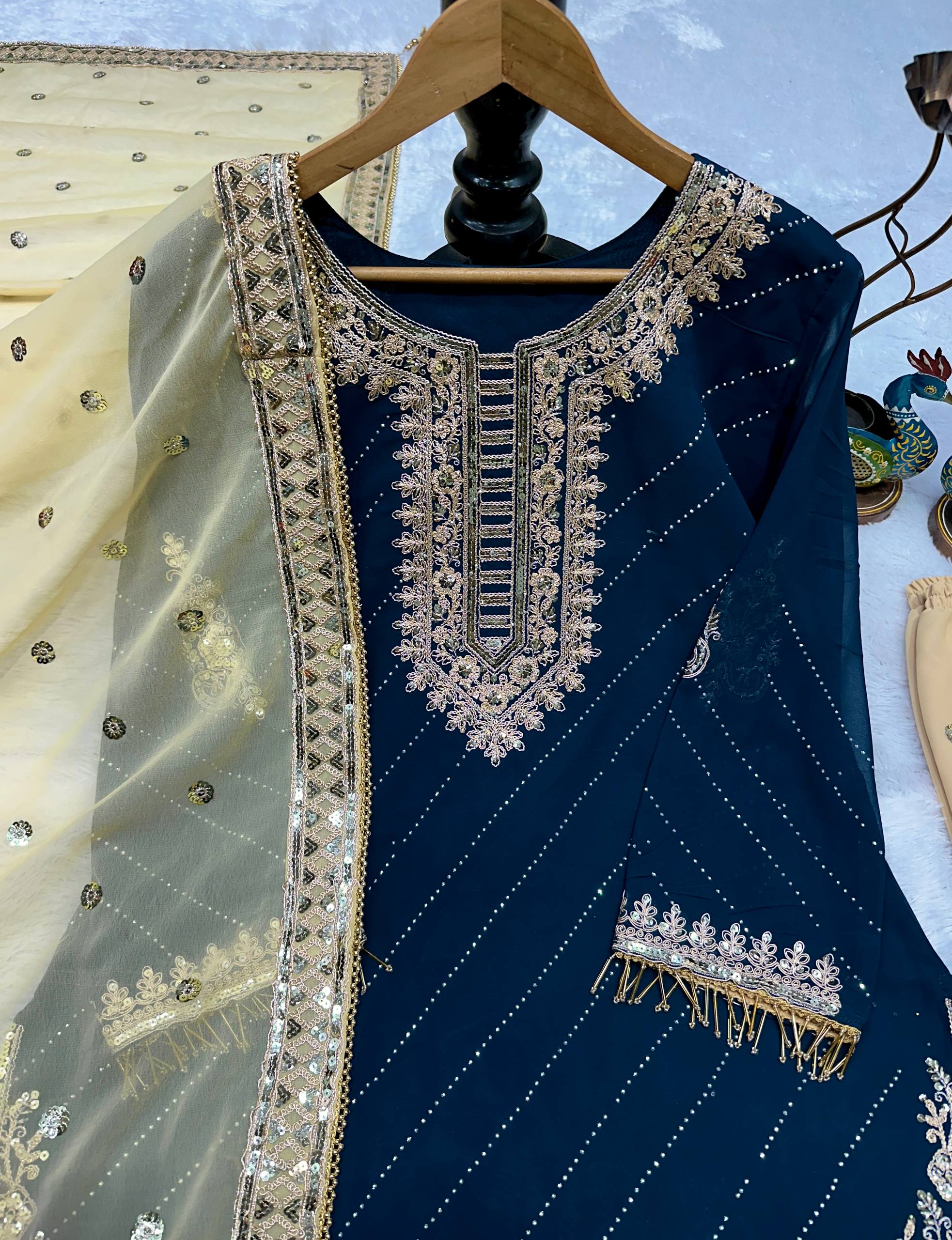 NEW ĐĚSIGNER PARTY WEAR TOP AND PLAZZO. WITH FANCY DUPPATA AND EMBROIDERY WORK