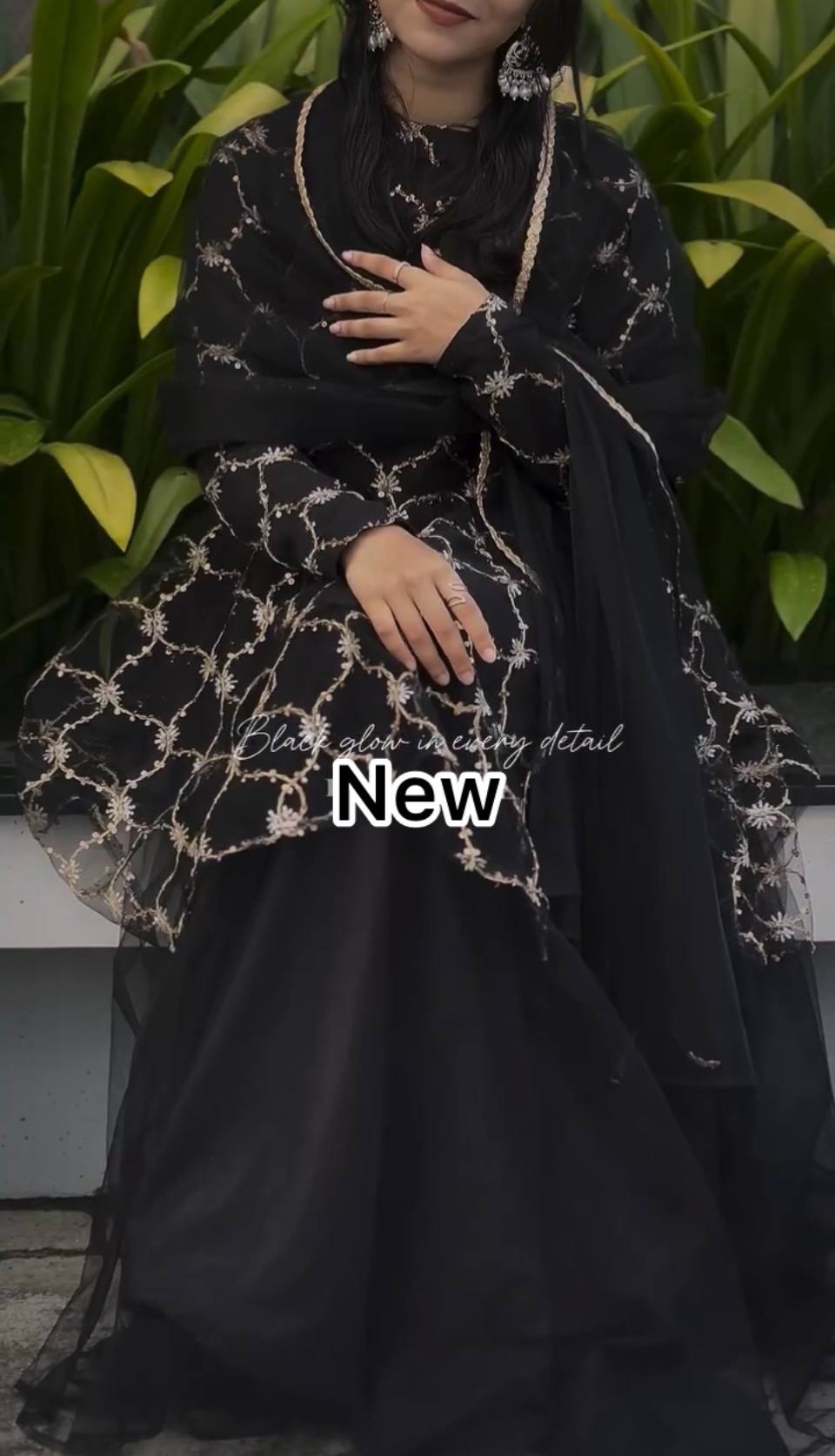 ĐĚSIGNER PARTY WEAR TOP AND LAHENGHA WITH FANCY DUPPATA AND EMBROIDERY WORK