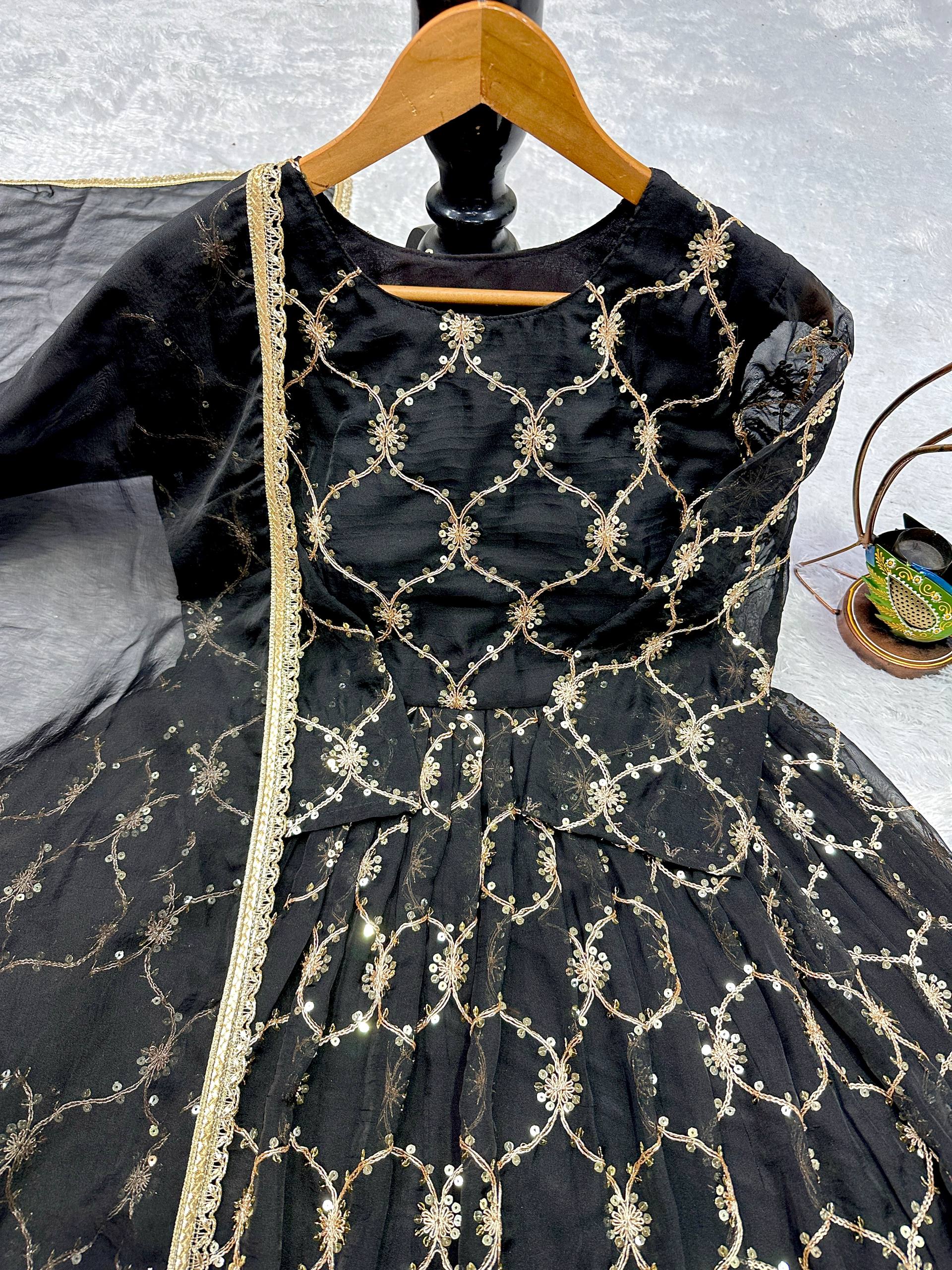 ĐĚSIGNER PARTY WEAR TOP AND LAHENGHA WITH FANCY DUPPATA AND EMBROIDERY WORK