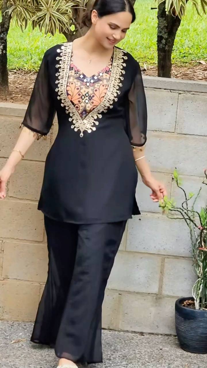 LUNCHING NEW PARTY WEAR BLOUSE SUIT SET