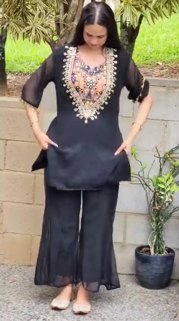 LUNCHING NEW PARTY WEAR BLOUSE SUIT SET
