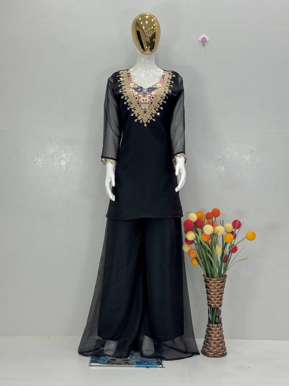 LUNCHING NEW PARTY WEAR BLOUSE SUIT SET