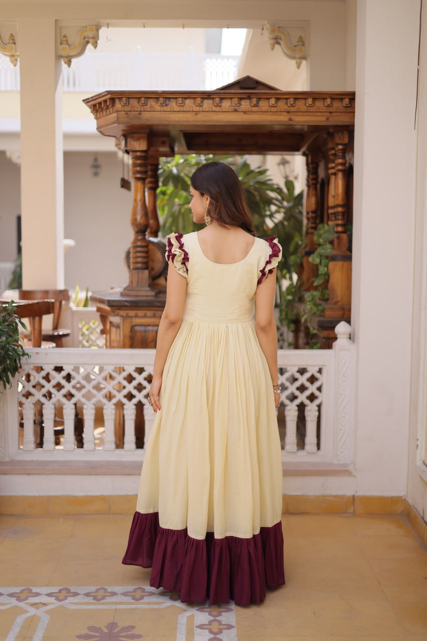 EXCLUSIVE TRENDY LOOK PREMIUM READYMADE DESIGNER GOWN