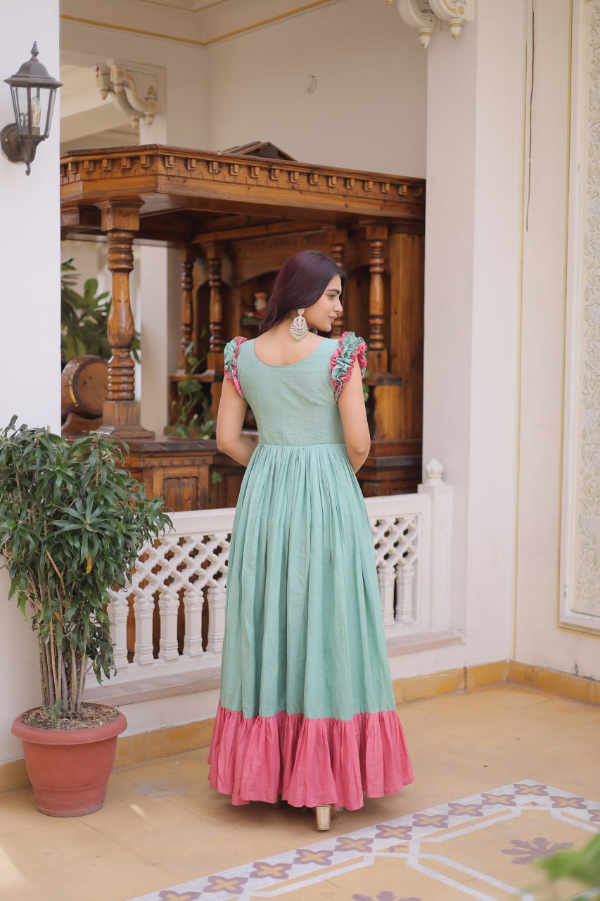 EXCLUSIVE TRENDY LOOK PREMIUM READYMADE DESIGNER GOWN