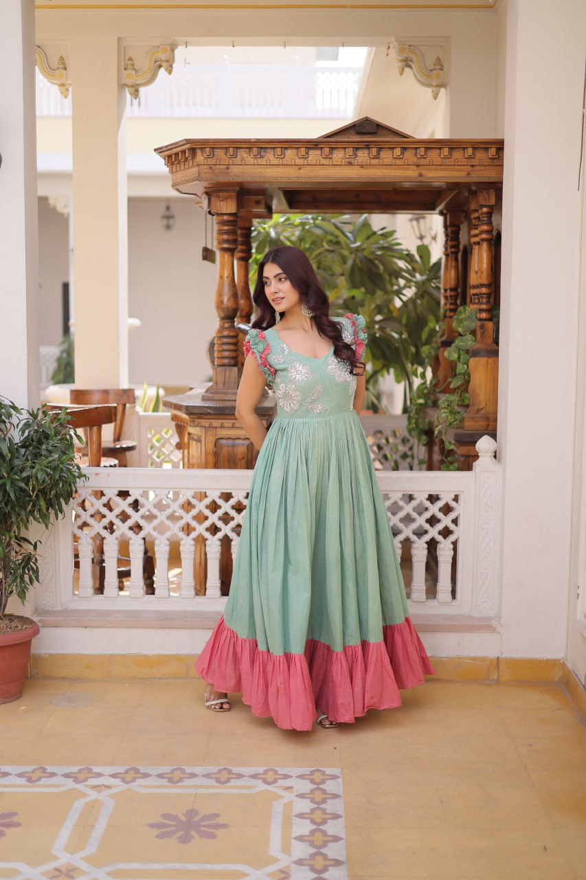 EXCLUSIVE TRENDY LOOK PREMIUM READYMADE DESIGNER GOWN